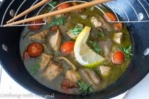 Curry verde tailandez, cu pui si legume (Thai green curry with chicken)