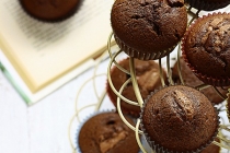 Muffins cu cafea mocha si ciocolata amaruie