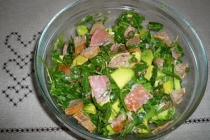 Salata cu somon, rucola si avocado (2 persoane)