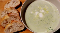 Retete simple - Supă de broccoli cu brânză de capră