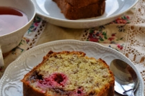 Cake cu banane, ciocolata si zmeura