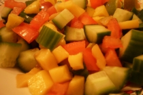 Salata de mango, rosie si castravete