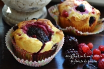 Muffins cu lime, ricotta și fructe de pădure