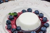 Panna cotta de vanilie fara zahar cu afine