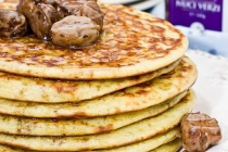 Pancakes cu dulceata de nuci verzi