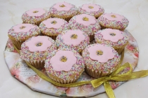 Tort din cupcakes &quot;Manunchi de flori&quot;