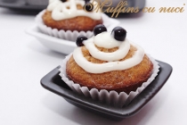 Muffins cu nuci si crema de branza