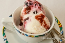 Inghetata cu mascarpone si fructe de padure (Mascarpone ice crem with wild berries)