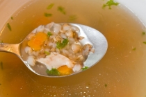 Retete sanatoase pentru copii, viitoare mamici si mamicile care alapteaza: Supa de pui cu hrisca (Chicken soup with buckwheat seeds)