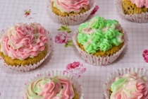 Cupcakes cu migdale si frosting din mascarpone (Cupcakes with almonds and mascarpone frosting)