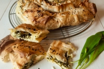 Placinta cu leurda si branza (Wild garlic and cheeses phyllo rolls)