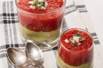 Supa rece de rosii in straturi (Layered cold tomato soup)