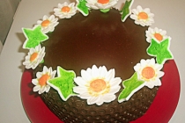 Tort de ciocolata cu margarete