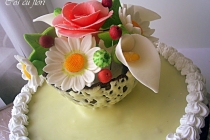 Tort cos cu flori