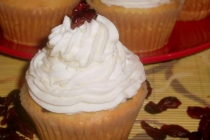 Cupcakes cu merisoare si crema de vanilie