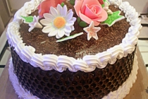 Tort cu flori colorate