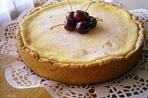 Tarta cu cirese si crema de branza