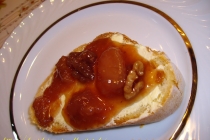 Dulceata de piersici cu nuca