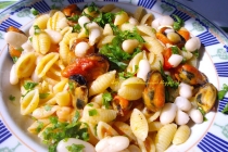 Gnocchetti sardi cu fasole albe si midii/Gnocchetti sardi  con fagioli bianchi e cozze