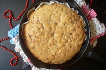 Skillet Chocolate Chip Cookie/Un biscuite mai marisor la tigaie