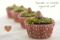 Cupcakes cu ciocolata si sfecla &amp; La multi ani, Delicioasa.com!