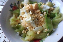 Salată de dovlecei şi ouă - bună pentru dietă