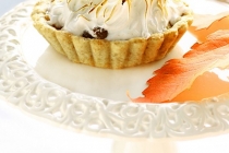 Mini tarte integrale cu mere, stafide si meringue topping