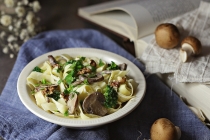 Homemade  Pasta with Brown Mushrooms, Broccoli and Walnuts