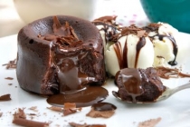 Chocolate lava, lava cake, vulcan de ciocolata - un dezmat ciocolatos