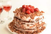 Tort cu vin rosu si crema de capsune &amp; Happy Anniversary to my blog :)