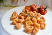 Tortellini cu ardei copt, branza si cimbru