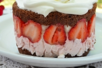 Tort cu mousse de capsune