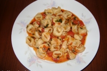 Tortellini cu sos de rosii