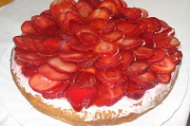 Tort cu crema de branza si capsuni