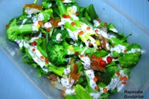 Salata cu macrou si legume verzi