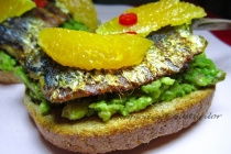 Sandwich cu sardine la gratar