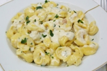 TORTELLINI CU SOS DE BRANZETURI