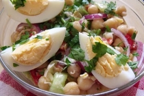 salata de naut si ou(chickpea &egg salad)