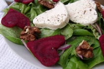 salata  cu sfecla rosie  si mozzarella(beet  and mozzarella salad)