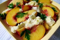 SALATA DE PIERSICI CU MOZZARELLA (PEACHES &MOZZARELLA SALAD)