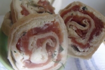 rulouri cu somon afumat (smoked salmon rolls)
