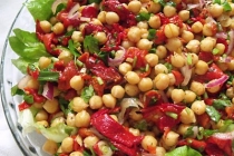 salata de naut cu ardei kapia copti(chickpea salad with roasted pimiento)