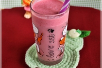 Smoothie cu capsuni si sfecla