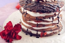 Pancakes cu ciocolata si capsuni