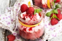 Cheesecake cu zmeura intr-un borcan (Raspberry Cheesecake in a jar)