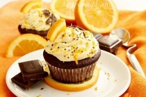 Cupcakes cu ciocolata si frosting de portocale