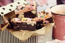 Patratele cu ciocolata, marshmallow si biscuiti/Marshmallow, chocolate and biscuit bars