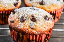 Muffins cu banane si picături de ciocolată de post