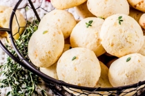 Chifle mici cu mozzarella