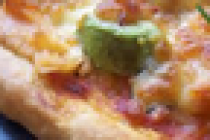Pizza cu avocado si branza